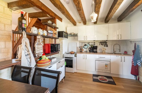 Torce-Viviers- en-Charnie House | L'Aubepine - Gite avec piscine et jacuzzi