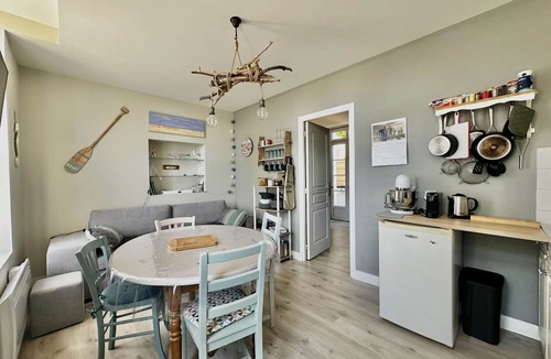 Asnelles Apartment | L'Émeraude, apartment with terrace near the beach