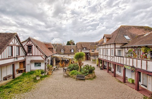 Dives-sur-Mer Apartment | L'Escale Bleue - Cosy & Balneo, Village & Sea