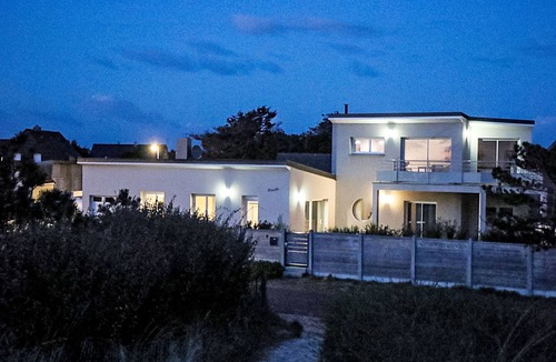 Bretteville-sur-Ay House | l'Escale dunes, Strände 20 Meter entfernt, Meerblick by Interhome