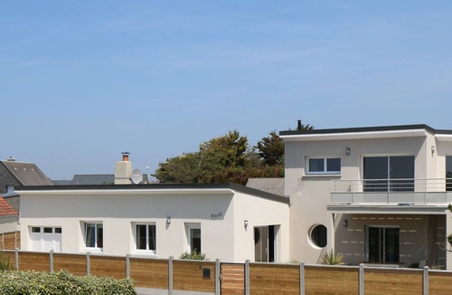 Bretteville-sur-Ay House | l'Escale dunes, Strände 20 Meter entfernt, Meerblick by Interhome