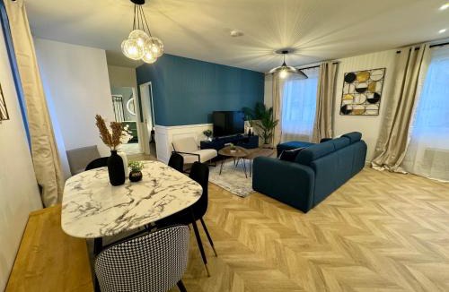 Saint-Cyr-l'Ecole Apartment | L'Escale Versaillaise by Vyvea