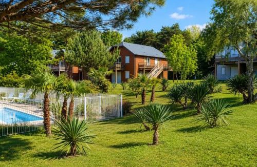 Chaveignes Apartment | L'ESCAPADE Gite Cosy avec piscine et terrasse vue nature