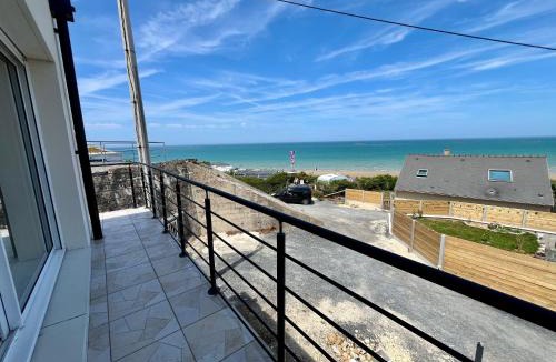 Saint-Come-de-Fresne Apartment | L'Horizon, vue imprenable, accolé à un Bunker