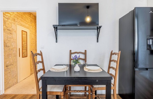 Quartier du chateau Apartment | L'Hortensia - Downtown - Wi-Fi