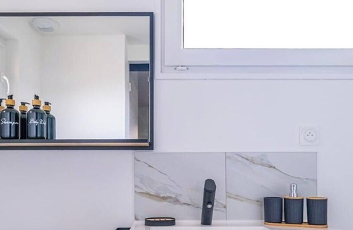 Miroir - Batignolles Apartment | L'Instant Renouveau - Park & animals