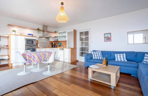 La Foret-Fouesnant Apartment | La Baie – Sea View; Beach Within Walking Distance