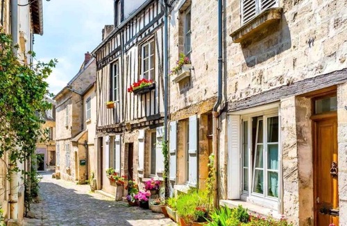 Senlis Apartment | La Bruyère