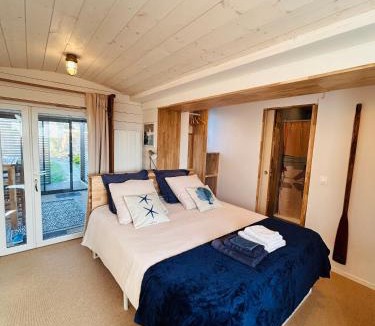 Barneville-Carteret Bed & Breakfast | "La Cabine" côté mer et côté jardin à la VILLA PLEIN VENT