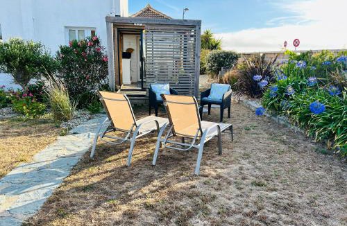 Barneville-Carteret Bed & Breakfast | "La Cabine" côté mer et côté jardin à la VILLA PLEIN VENT