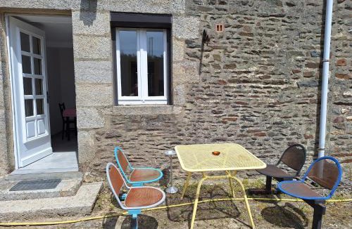 Saint-Cyr-en-Pail Apartment | La Campanule
