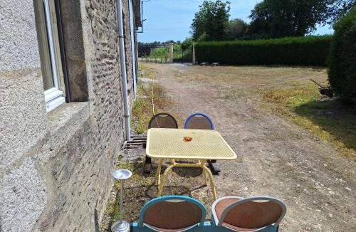 Saint-Cyr-en-Pail Apartment | La Campanule