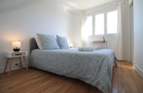 Pont-Hebert Apartment | La Colline - Pont-Hébert - com - Grand Parking gratuit, De 1 à 4 personnes, Tout équipé, Netflix, Amazon Prime Gratuits et Illimités, Matelas Emma, Lave Linge, Vue sur la Vallée, RDC