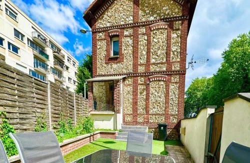 Coteaux Ouest House | La Coloc' Rouen Docks T5 4 Bathrooms Garden