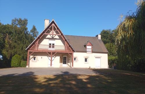 Saint-Etienne-du-Gue-de-l'Isle House | La Taverne des Légendes - gîte de groupe en Centre Bretagne