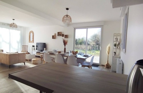 Biville House | La Hague, Spacious house close to the beach. 4 bedrooms, sleeps 8.