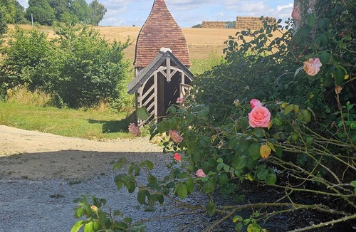 Couesmes-Vauce House | La Hardonnière Vacation Rental with Pool and Hot Tub