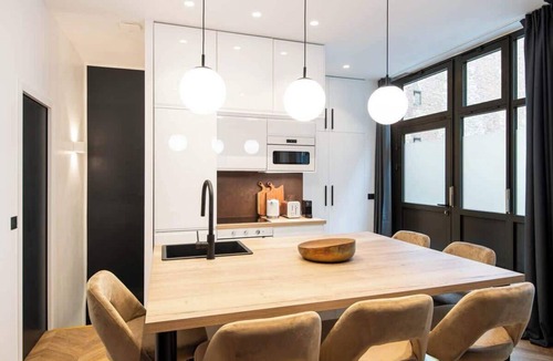 15th Arrondissement Apartment | La Librairie Parisienne- Convention Pte Versailles
