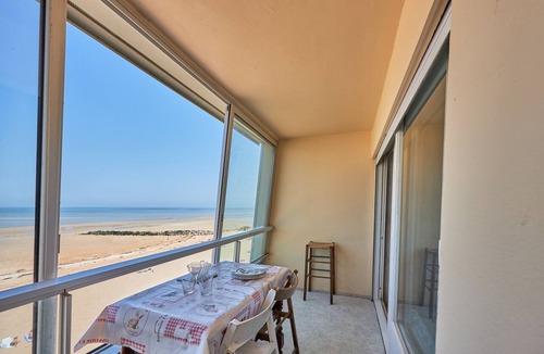 Courseulles-sur-Mer Apartment | La Longue Vue - Appt face à la mer