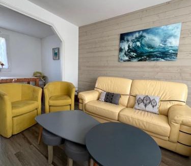 Saint-Laurent-sur-Mer House | La Maison Blanche