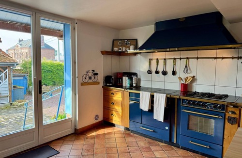 Cottenchy House | "La Maison Bleue", calme, jardin, billard