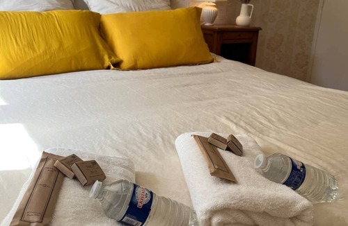Saint-Remy-du-Plein Bed & Breakfast | La Maison d'Odette: the Two Rooms