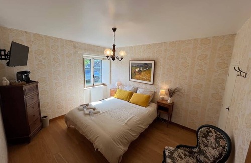 Saint-Remy-du-Plein Bed & Breakfast | La Maison d'Odette: the Two Rooms