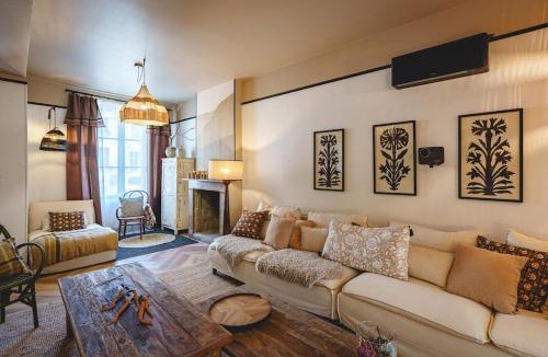 Saumur House | La Maison dAmbre-Jacuzzi-Sauna-Clim-4chambres
