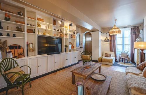 Saumur House | La Maison dAmbre-Jacuzzi-Sauna-Clim-4chambres