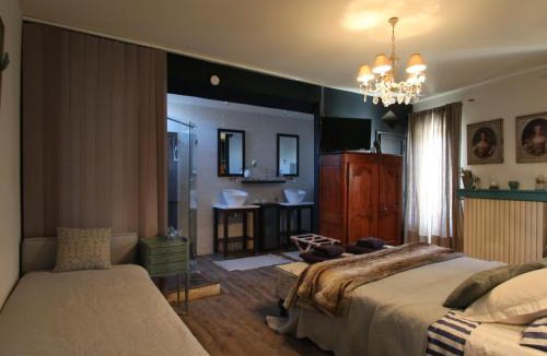 Couffy House | La mare aux bambous