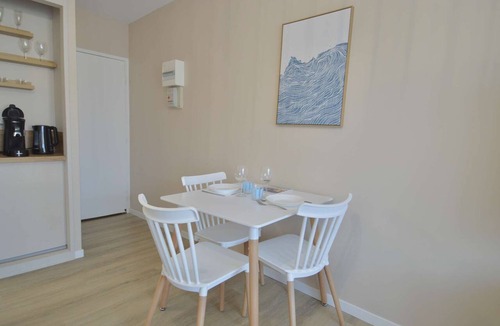 Courseulles-sur-Mer Apartment | La parenthèse bleue, loggia and parking lot