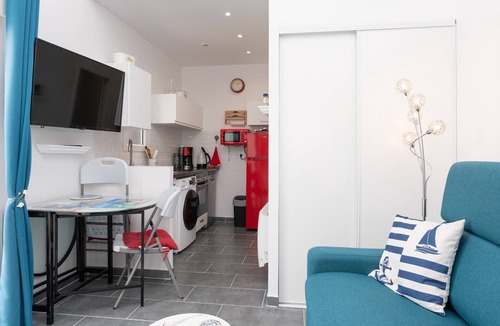 Saint-Pierre-Quiberon Apartment | La Petite Maisonnette Phiphi with Terrace
