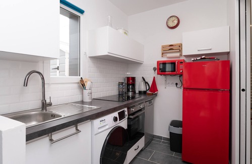 Saint-Pierre-Quiberon Apartment | La Petite Maisonnette Phiphi with Terrace