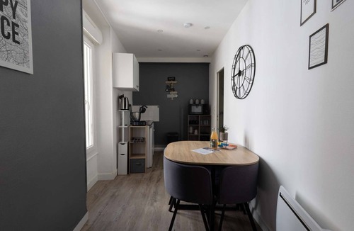 Republique Apartment | La Résidence Kméléon - Residence K-Méléon in the heart of town for 23 people