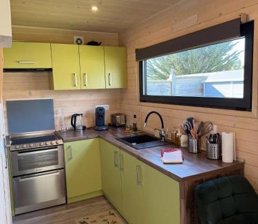 Portbail Ski Chalet | La Roulotte - Tiny House 150m de la Plage