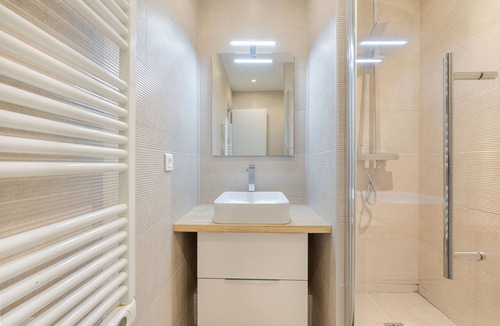 Bonne-Nouvelle Apartment | La Rue, 2BR/2BA, 6 people