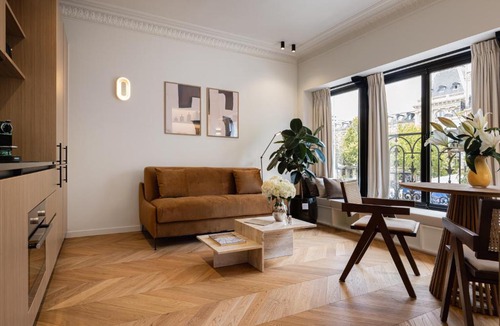 Quartier de la Folie-Mericourt Apartment | La Suite - Voltaire I - 1 bedroom with AC