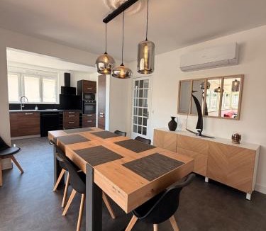 Grandcamp-Maisy House | La Terrasse Cottage for 8 people - Beach and shops within walking distance