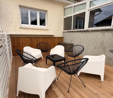 Grandcamp-Maisy House | La Terrasse Cottage for 8 people - Beach and shops within walking distance