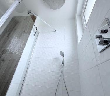 Grandcamp-Maisy House | La Terrasse Cottage for 8 people - Beach and shops within walking distance