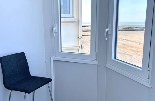 Saint-Regnobert-de-la-Cote-de-Nacre Apartment | La Tourelle - Balcon vue mer et Terrasse Plein sud