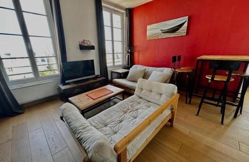 Saint-Regnobert-de-la-Cote-de-Nacre Apartment | La Vigie - 30 m de la mer, petite vue mer