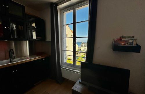 Saint-Regnobert-de-la-Cote-de-Nacre Apartment | La Vigie - 30 m de la mer, petite vue mer