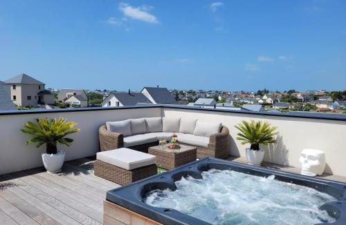 Granville Villa | La Villa Thelma 5 étoiles, piscine, sauna et jacuzzi