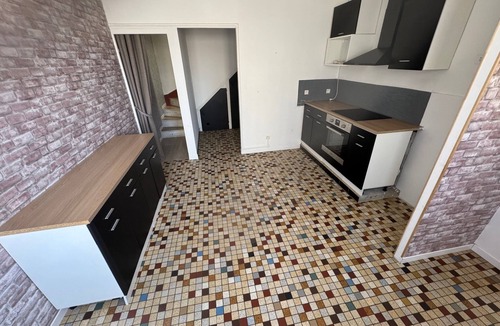 Saint-Pierre-sur-Dives House | Large 5 Bedroom Townhouse - Heart of town