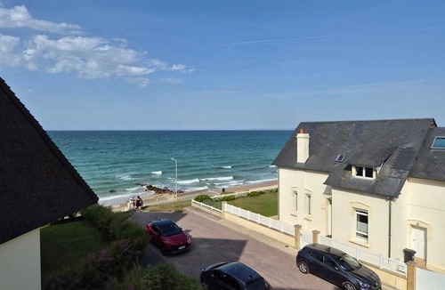 Luc-sur-Mer Apartment | LARGE BEACHFRONT DUPLEX FOR 6 PEOPLE, 3 BEDROOMS, 2 BATHROOMS, PARKING