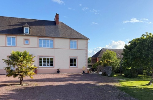 Saint-Fromond House | Large country house for 15 people games room- ping pong- pétanque