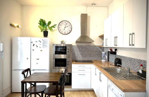 Deux Croix-Banchais Apartment | Large Elegant Duplex - 5 BR - City Center - AC