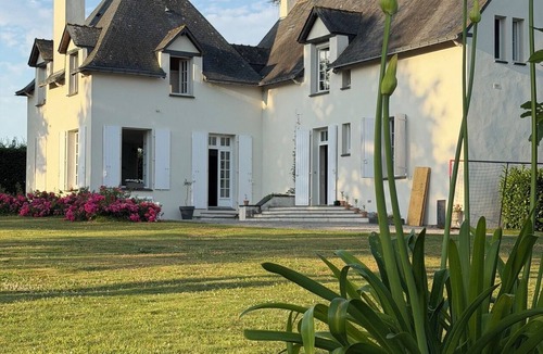 Saffre House | Large Family Home and Guesthouse