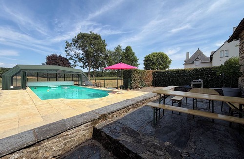 Saffre House | Large Family Home and Guesthouse